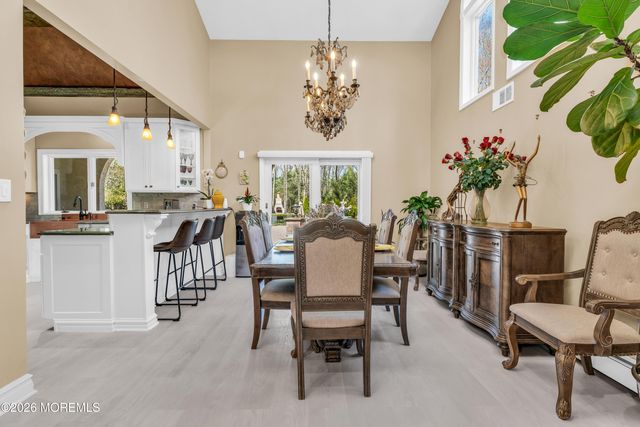 12 Red Fox Run, Manalapan, NJ 07726