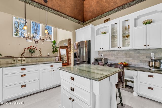 12 Red Fox Run, Manalapan, NJ 07726