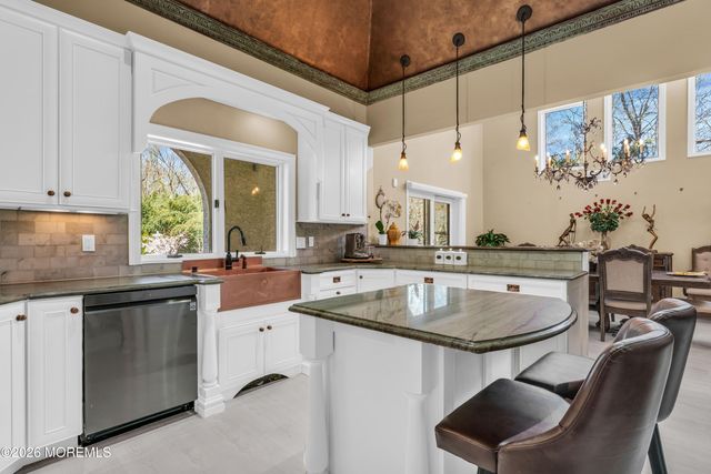 12 Red Fox Run, Manalapan, NJ 07726