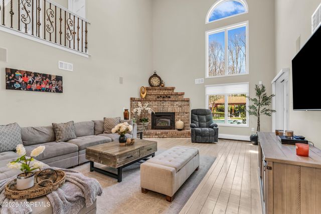 12 Red Fox Run, Manalapan, NJ 07726