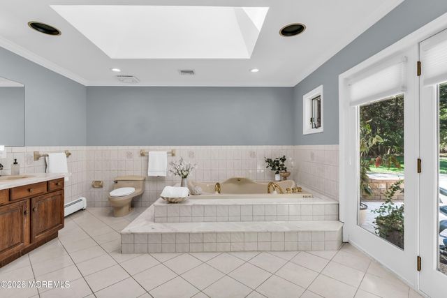 12 Red Fox Run, Manalapan, NJ 07726