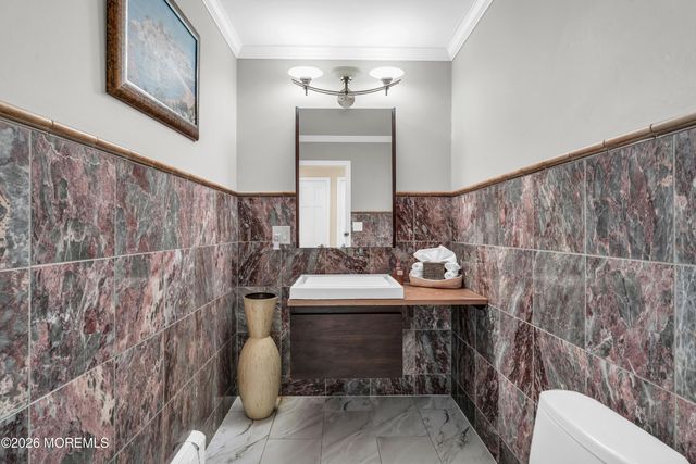 12 Red Fox Run, Manalapan, NJ 07726