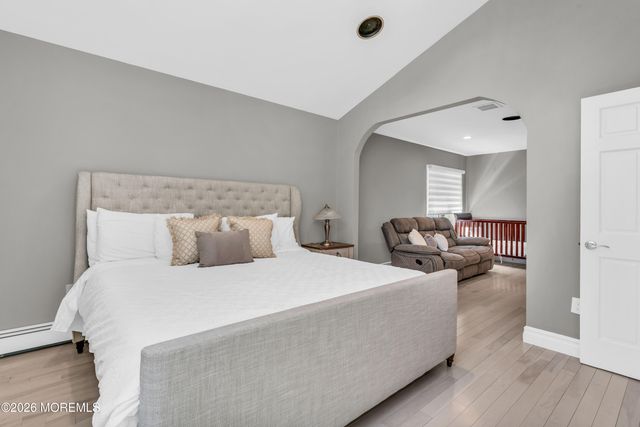 12 Red Fox Run, Manalapan, NJ 07726