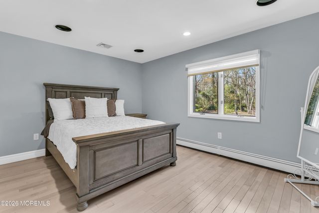 12 Red Fox Run, Manalapan, NJ 07726