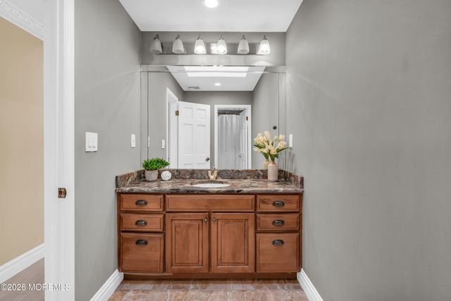 12 Red Fox Run, Manalapan, NJ 07726