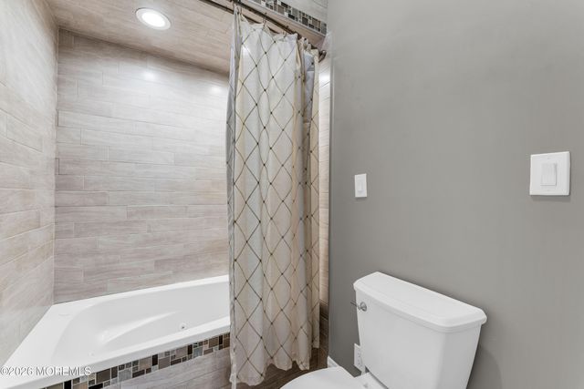 12 Red Fox Run, Manalapan, NJ 07726