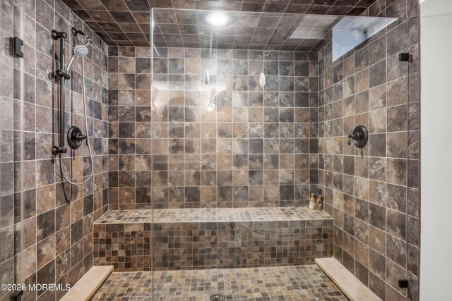 12 Red Fox Run, Manalapan, NJ 07726