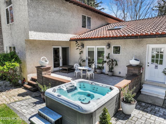 12 Red Fox Run, Manalapan, NJ 07726