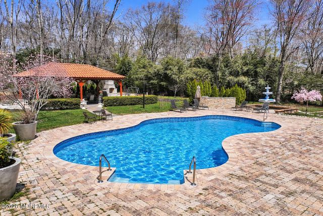 12 Red Fox Run, Manalapan, NJ 07726