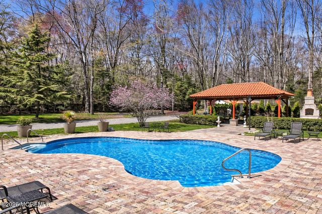 12 Red Fox Run, Manalapan, NJ 07726