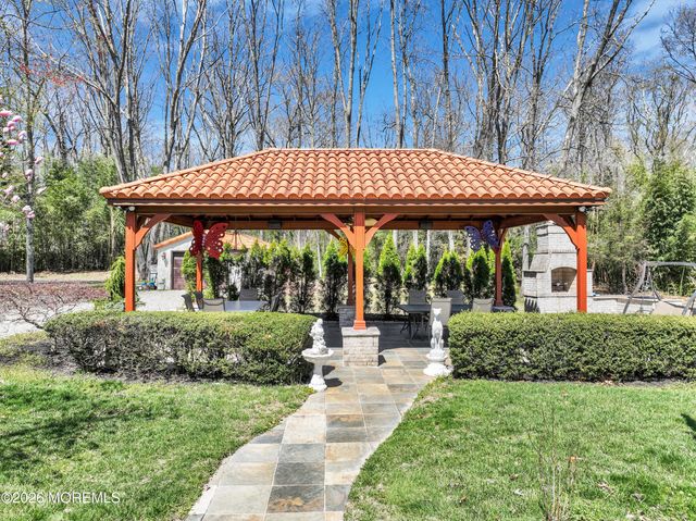 12 Red Fox Run, Manalapan, NJ 07726