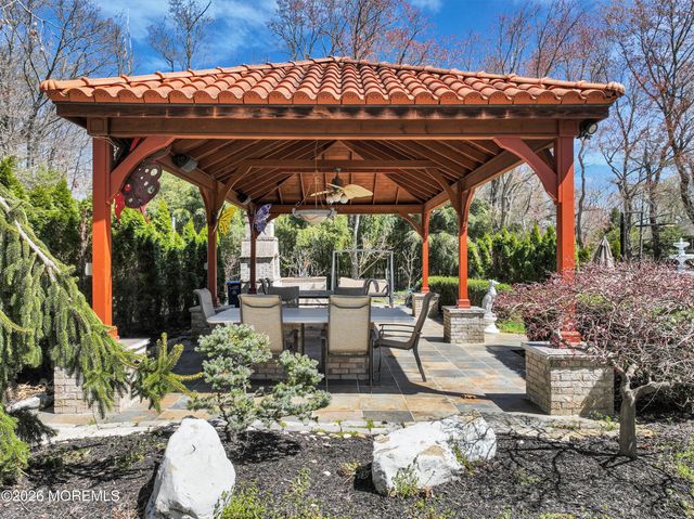 12 Red Fox Run, Manalapan, NJ 07726