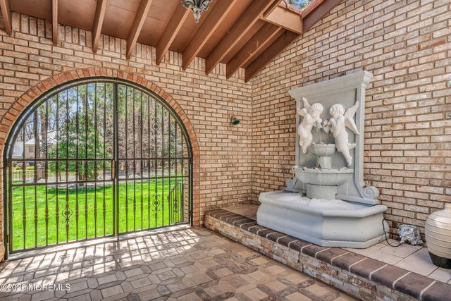 12 Red Fox Run, Manalapan, NJ 07726