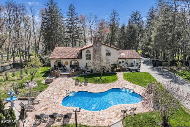 12 Red Fox Run, Manalapan, NJ 07726