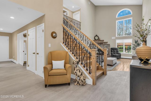 12 Red Fox Run, Manalapan, NJ 07726