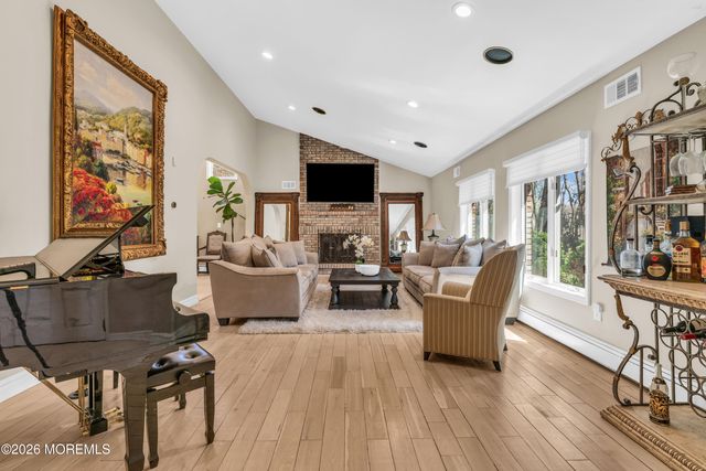 12 Red Fox Run, Manalapan, NJ 07726