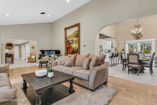 12 Red Fox Run, Manalapan, NJ 07726