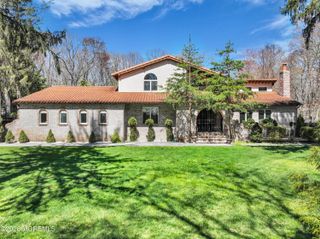 12 Red Fox Run, Manalapan, NJ 07726