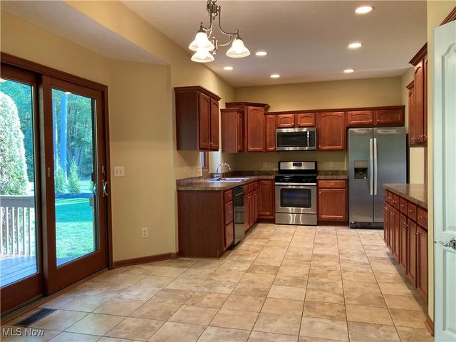 1040 Timber Trail, Grafton, OH 44044