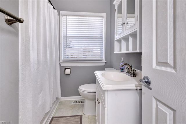 17 Prince George DR, Hampton, VA 23669