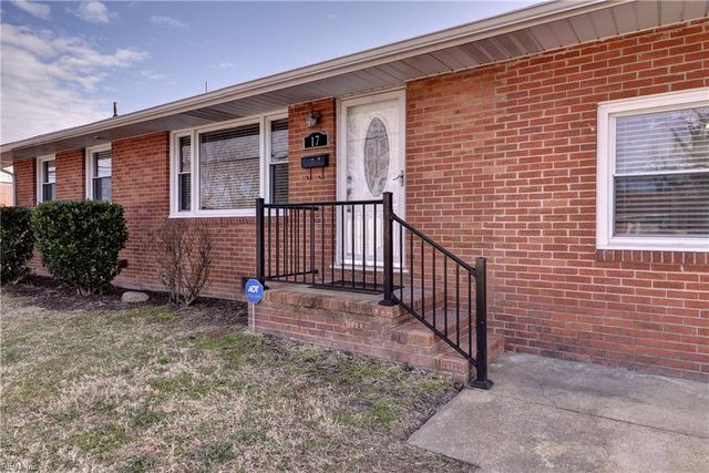 17 Prince George DR, Hampton, VA 23669