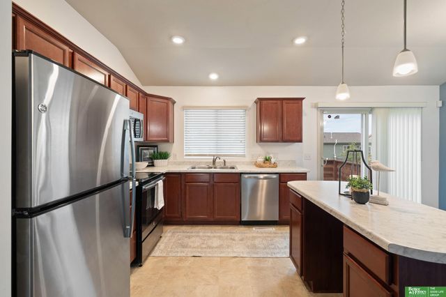 9152 Hanover Street, Omaha, NE 68122