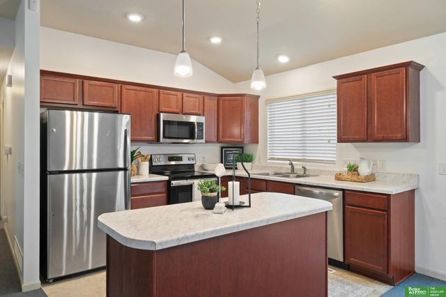 9152 Hanover Street, Omaha, NE 68122