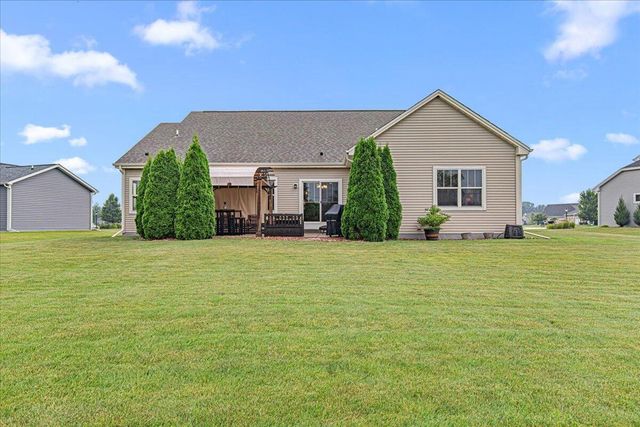 N45W22754 Charlotte Way, Pewaukee, WI 53072
