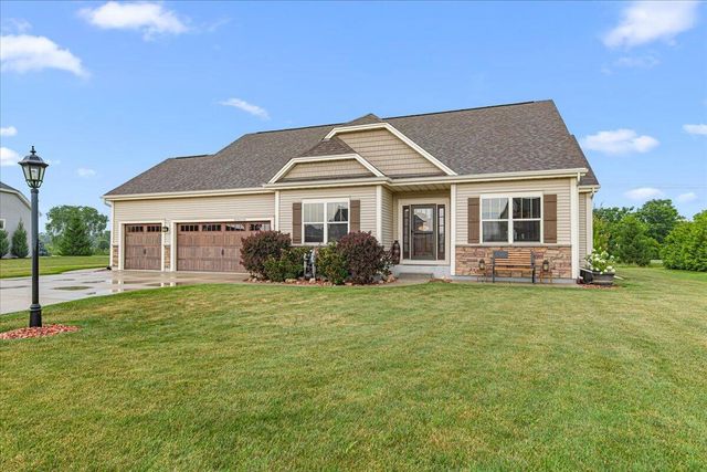 N45W22754 Charlotte Way, Pewaukee, WI 53072