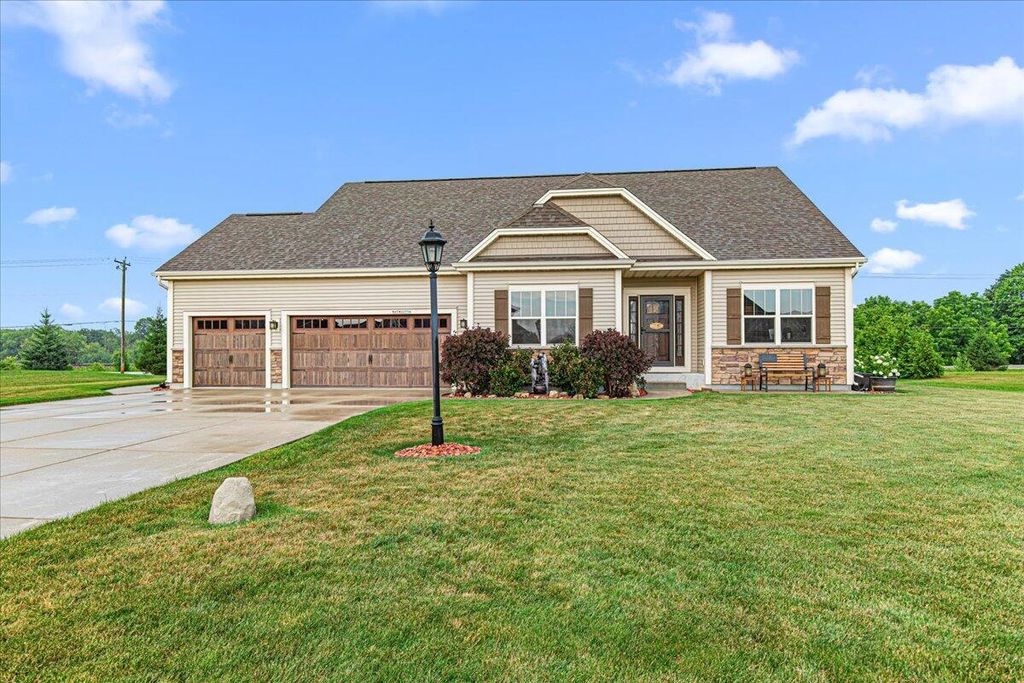 N45W22754 Charlotte Way, Pewaukee, WI 53072