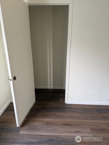 1905 Honeysuckle Lane, Centralia, WA 98531