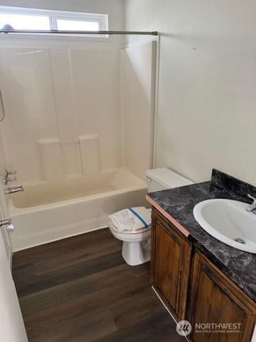 1905 Honeysuckle Lane, Centralia, WA 98531