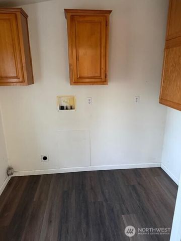 1905 Honeysuckle Lane, Centralia, WA 98531