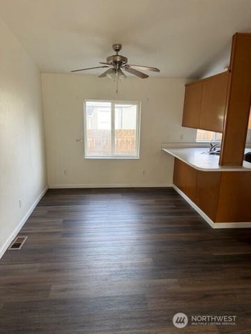 1905 Honeysuckle Lane, Centralia, WA 98531