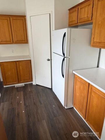 1905 Honeysuckle Lane, Centralia, WA 98531