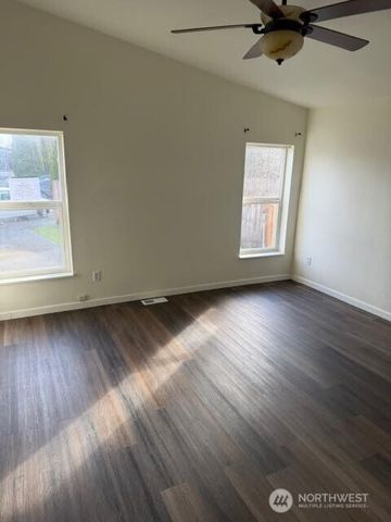 1905 Honeysuckle Lane, Centralia, WA 98531