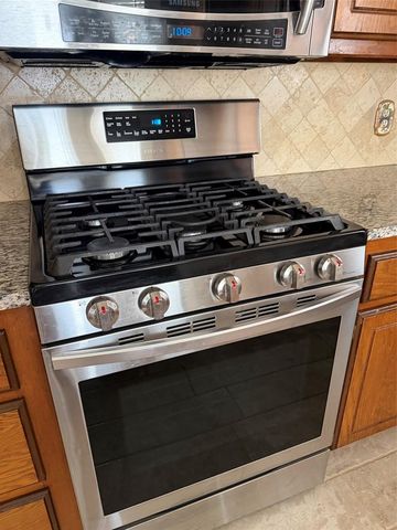 1605 NE 11th Street, Moore, OK 73160