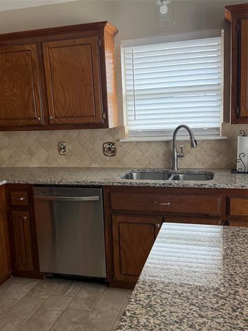 1605 NE 11th Street, Moore, OK 73160