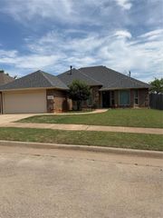 1605 NE 11th Street, Moore, OK 73160