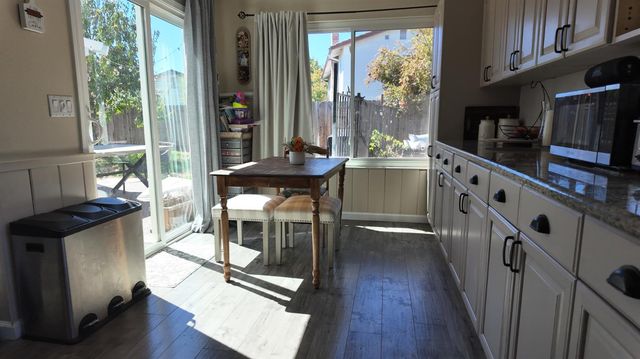 6903 Mesa Grande Ct, Sacramento, CA 95828