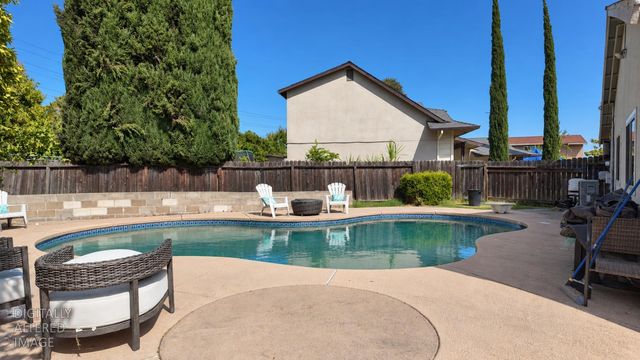 6903 Mesa Grande Ct, Sacramento, CA 95828