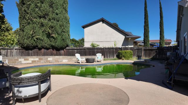 6903 Mesa Grande Ct, Sacramento, CA 95828