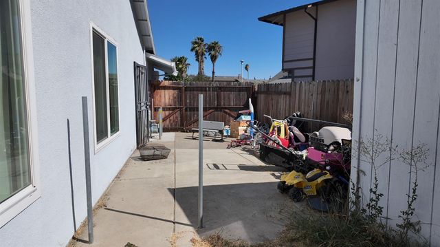 6903 Mesa Grande Ct, Sacramento, CA 95828