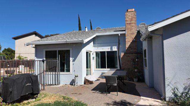 6903 Mesa Grande Ct, Sacramento, CA 95828