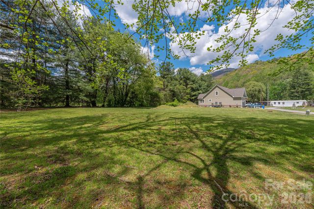 500 Sophie Road, Maggie Valley, NC 28751