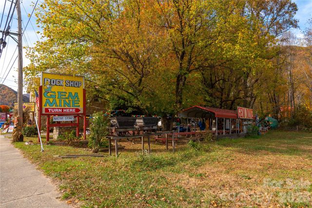 500 Sophie Road, Maggie Valley, NC 28751