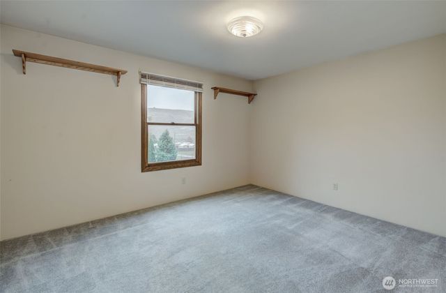 1819 6th Street SE, East Wenatchee, WA 98802