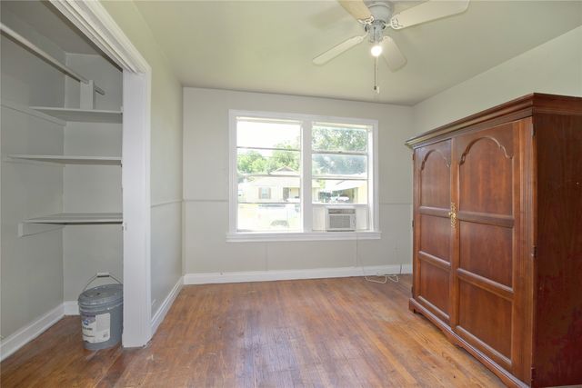 901 N Howeth, Gainesville, TX 76240