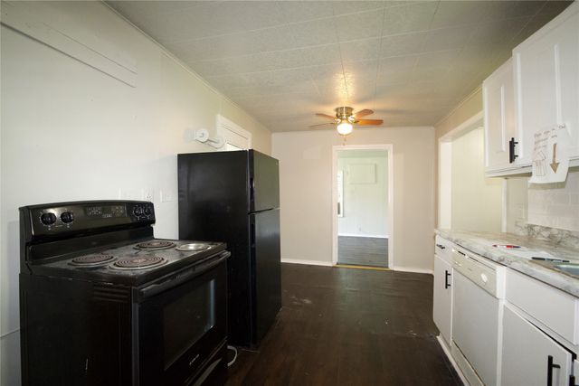 901 N Howeth, Gainesville, TX 76240