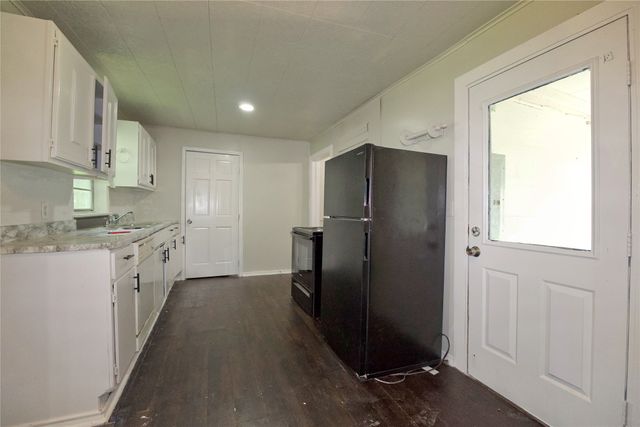 901 N Howeth, Gainesville, TX 76240